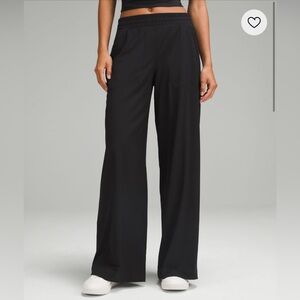 Lululemon Swift Mid-Rise Wide Leg Pant size 6 - like new